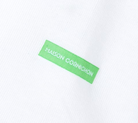 Packshot prêt-à-porter en studio